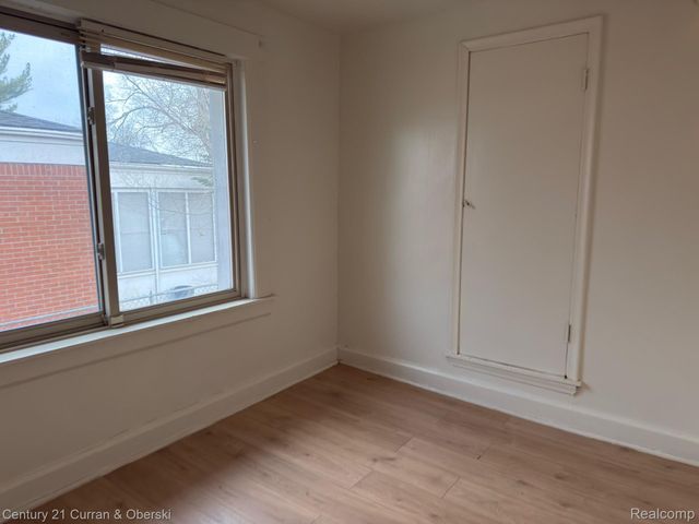 8644 Nightingale Street, Dearborn Heights, MI 48127