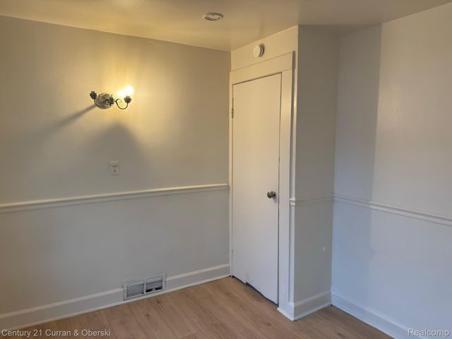 8644 Nightingale Street, Dearborn Heights, MI 48127