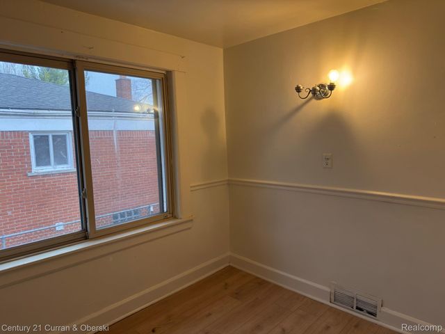 8644 Nightingale Street, Dearborn Heights, MI 48127