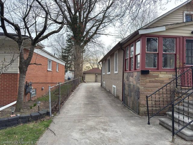 8644 Nightingale Street, Dearborn Heights, MI 48127