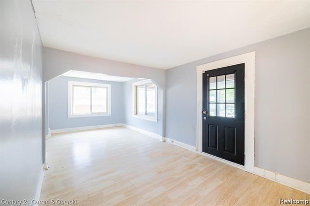 8644 Nightingale Street, Dearborn Heights, MI 48127