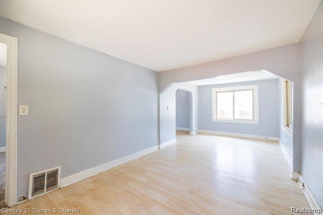 8644 Nightingale Street, Dearborn Heights, MI 48127