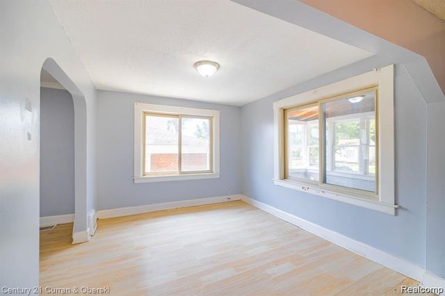 8644 Nightingale Street, Dearborn Heights, MI 48127