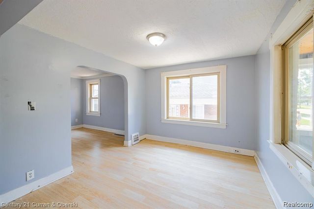 8644 Nightingale Street, Dearborn Heights, MI 48127