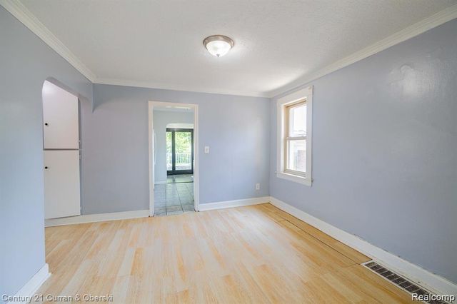 8644 Nightingale Street, Dearborn Heights, MI 48127