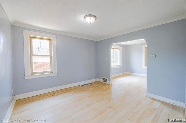 8644 Nightingale Street, Dearborn Heights, MI 48127