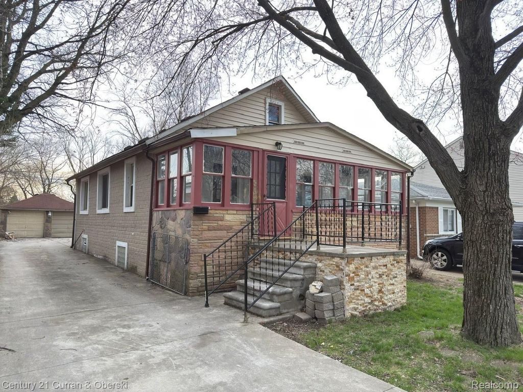 8644 Nightingale Street, Dearborn Heights, MI 48127