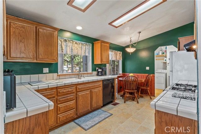 2113 Spring Oak, Running Springs, CA 92382