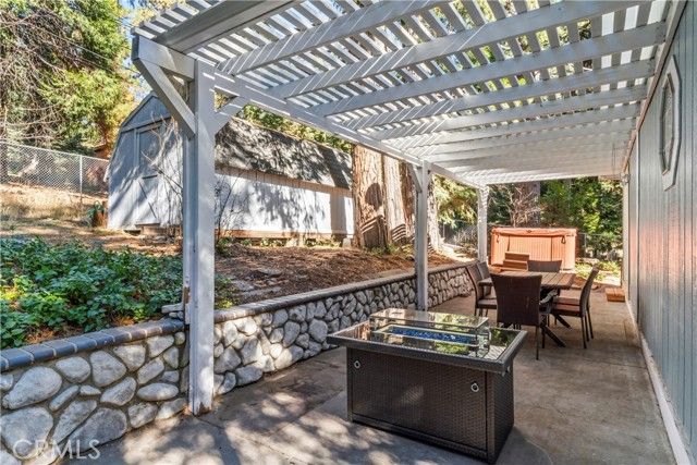 2113 Spring Oak, Running Springs, CA 92382