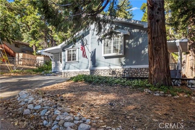 2113 Spring Oak, Running Springs, CA 92382