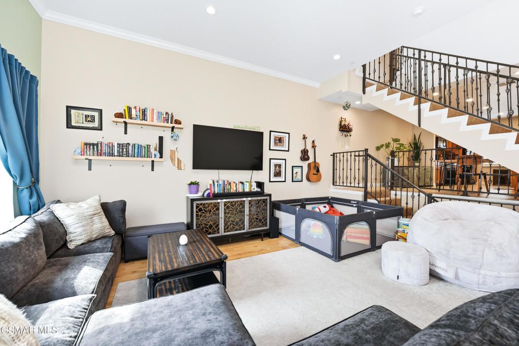 5241 Colodny Drive 104, Agoura Hills, CA 91301