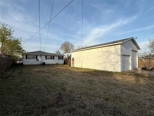 306 10th Street, Snyder, OK 73566