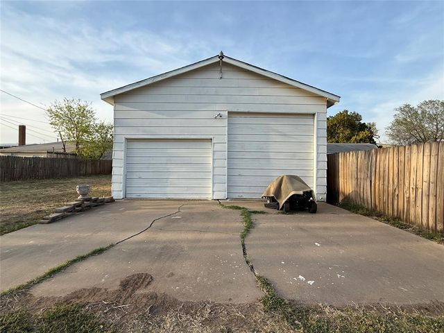 306 10th Street, Snyder, OK 73566