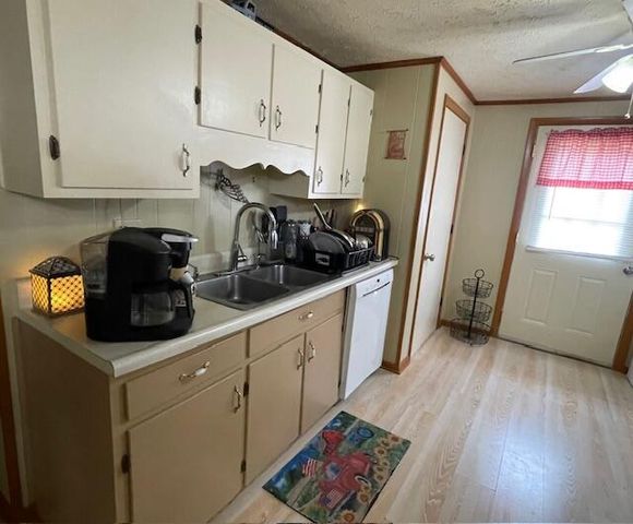 1206 Ky-1809, Bryants Store, KY 40921