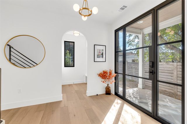 1902 Tillotson Ave, Austin, TX 78702