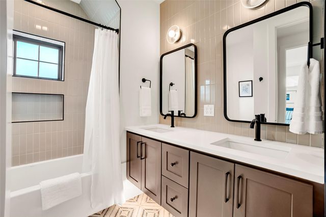 1902 Tillotson Ave, Austin, TX 78702