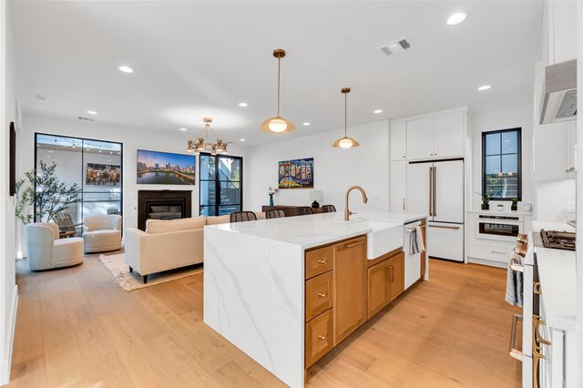 1902 Tillotson Ave, Austin, TX 78702