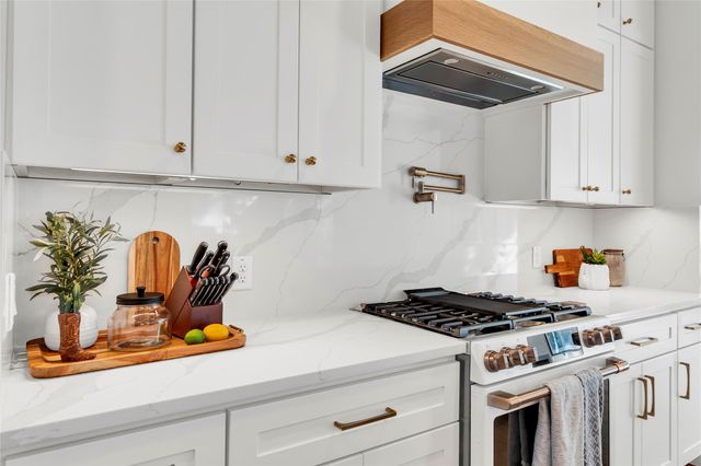 1902 Tillotson Ave, Austin, TX 78702