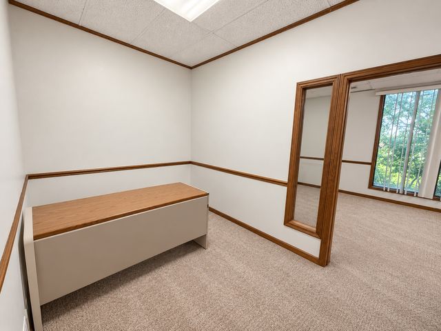 350 S Schmale Road 160, Carol Stream, IL 60188