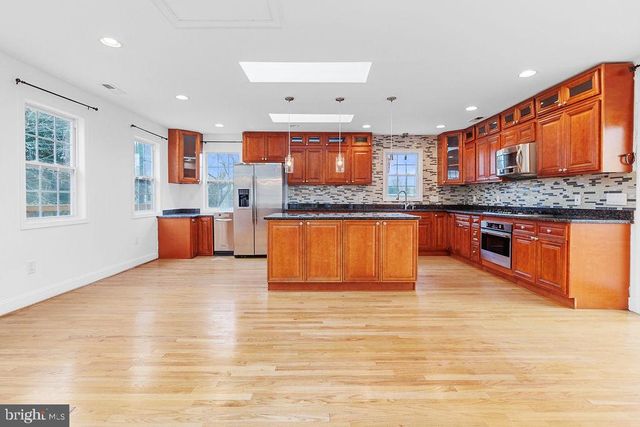 6138 BEACHWAY DR, Falls Church, VA 22041