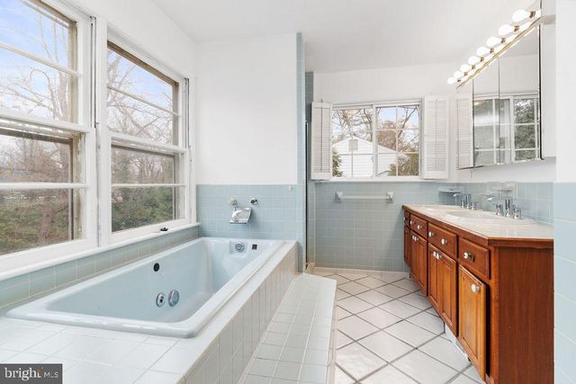 6138 BEACHWAY DR, Falls Church, VA 22041