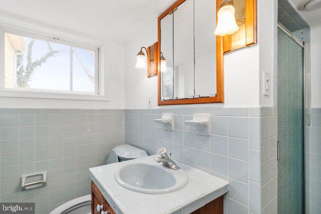 6138 BEACHWAY DR, Falls Church, VA 22041