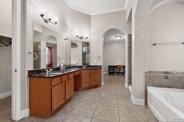 23330 Bison Cyn, San Antonio, TX 78261
