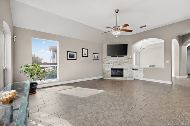 23330 Bison Cyn, San Antonio, TX 78261