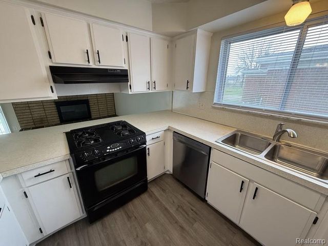 34660 Macdonald Drive, Sterling Heights, MI 48310