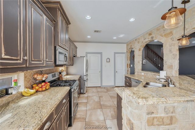 2912 Ascot Court, Bryan, TX 77808