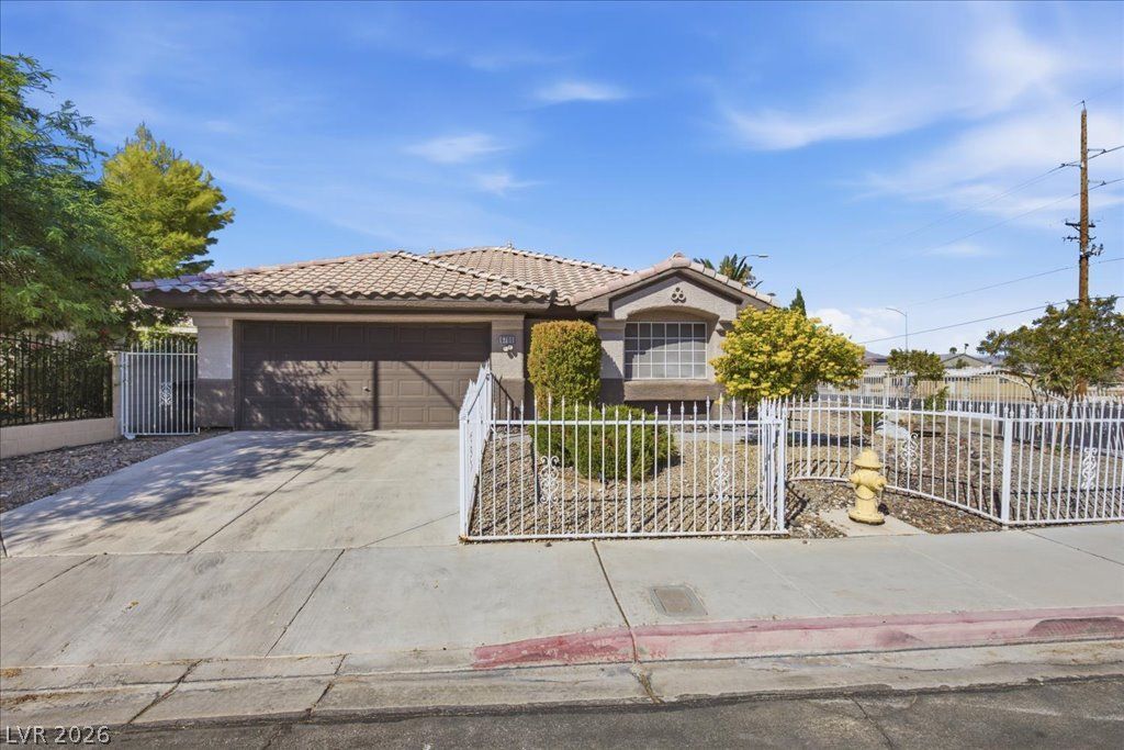 6700 Snake River Avenue, Las Vegas, NV 89130 — exterior