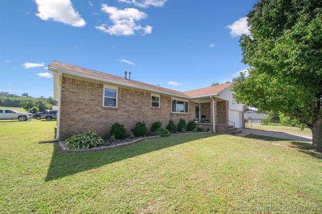 1377 S WORTMAN Avenue, Claremore, OK 74017