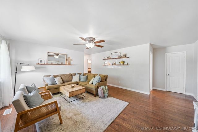 1377 S WORTMAN Avenue, Claremore, OK 74017