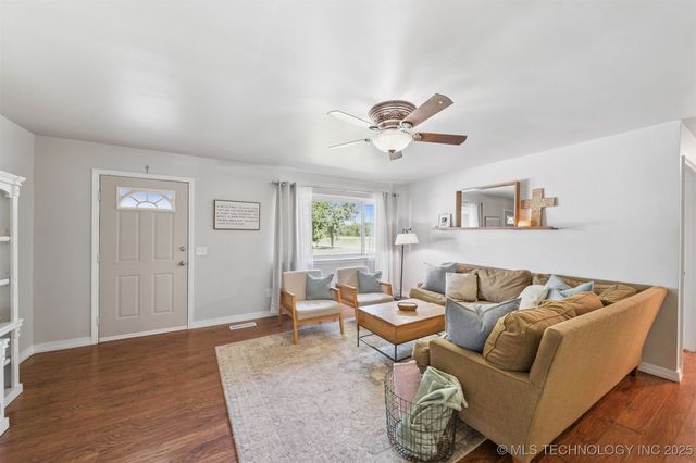 1377 S WORTMAN Avenue, Claremore, OK 74017