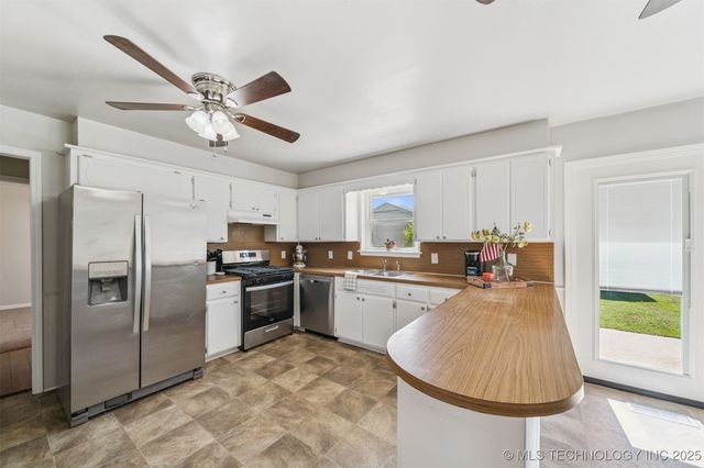 1377 S WORTMAN Avenue, Claremore, OK 74017