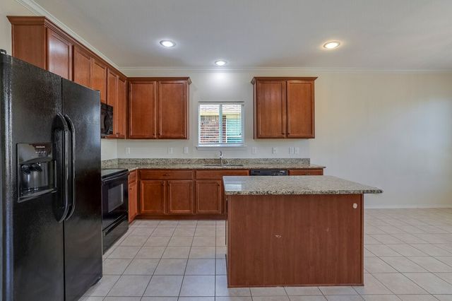 807 Bastrop Drive, Arlington, TX 76002