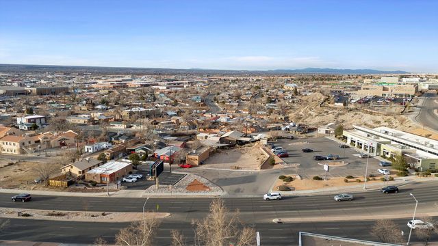 527 SLATE Avenue NE, Albuquerque, NM 87102