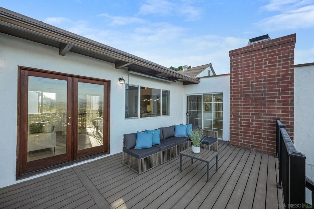 Image 10 of property listing at 9465 Emerald Grove Ave, Lakeside, CA 92040