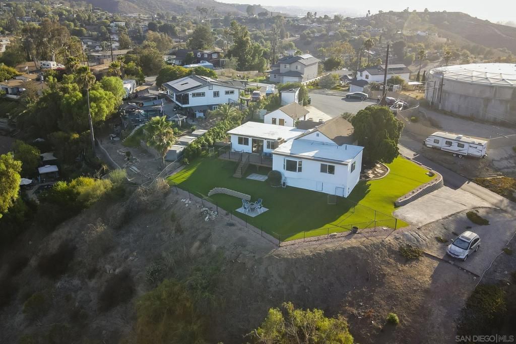 Image 12 of property listing at 9465 Emerald Grove Ave, Lakeside, CA 92040