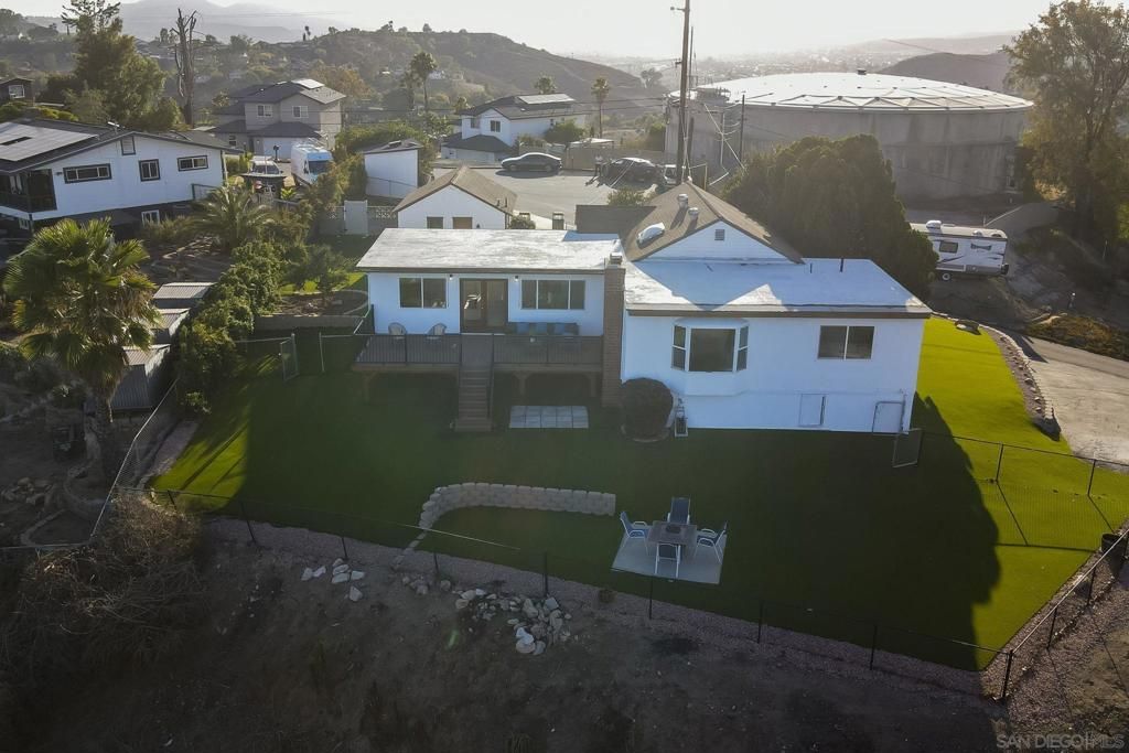 Image 13 of property listing at 9465 Emerald Grove Ave, Lakeside, CA 92040