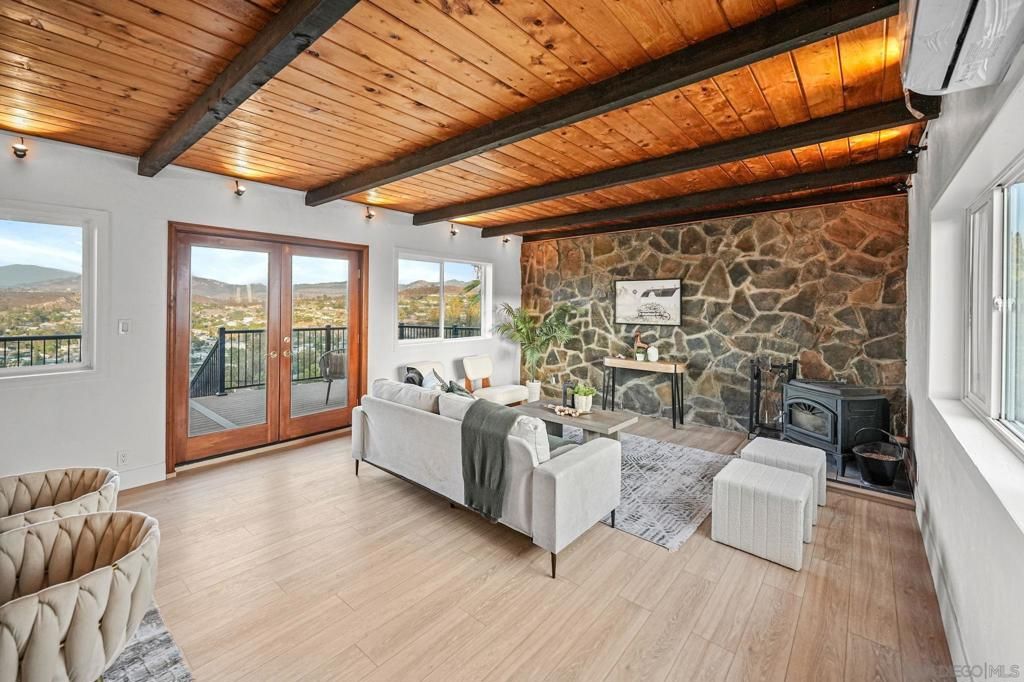 Image 20 of property listing at 9465 Emerald Grove Ave, Lakeside, CA 92040