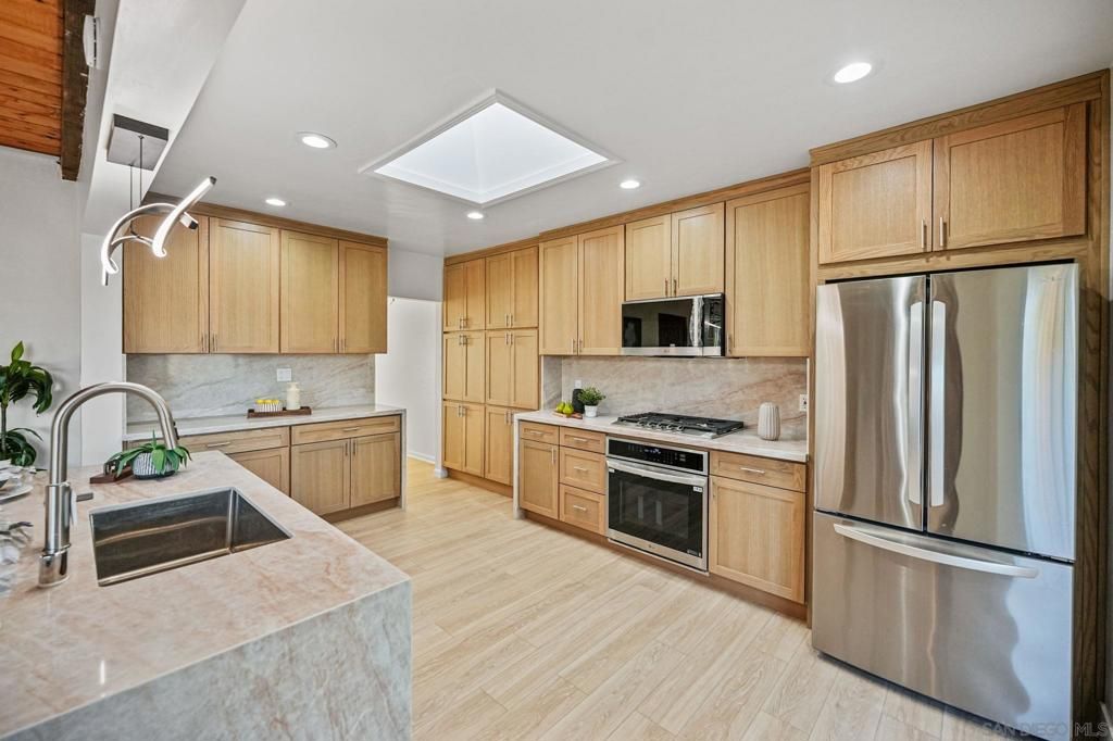Image 27 of property listing at 9465 Emerald Grove Ave, Lakeside, CA 92040