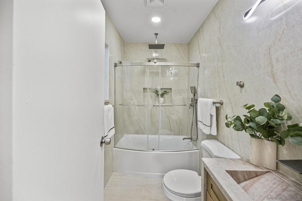 Image 34 of property listing at 9465 Emerald Grove Ave, Lakeside, CA 92040