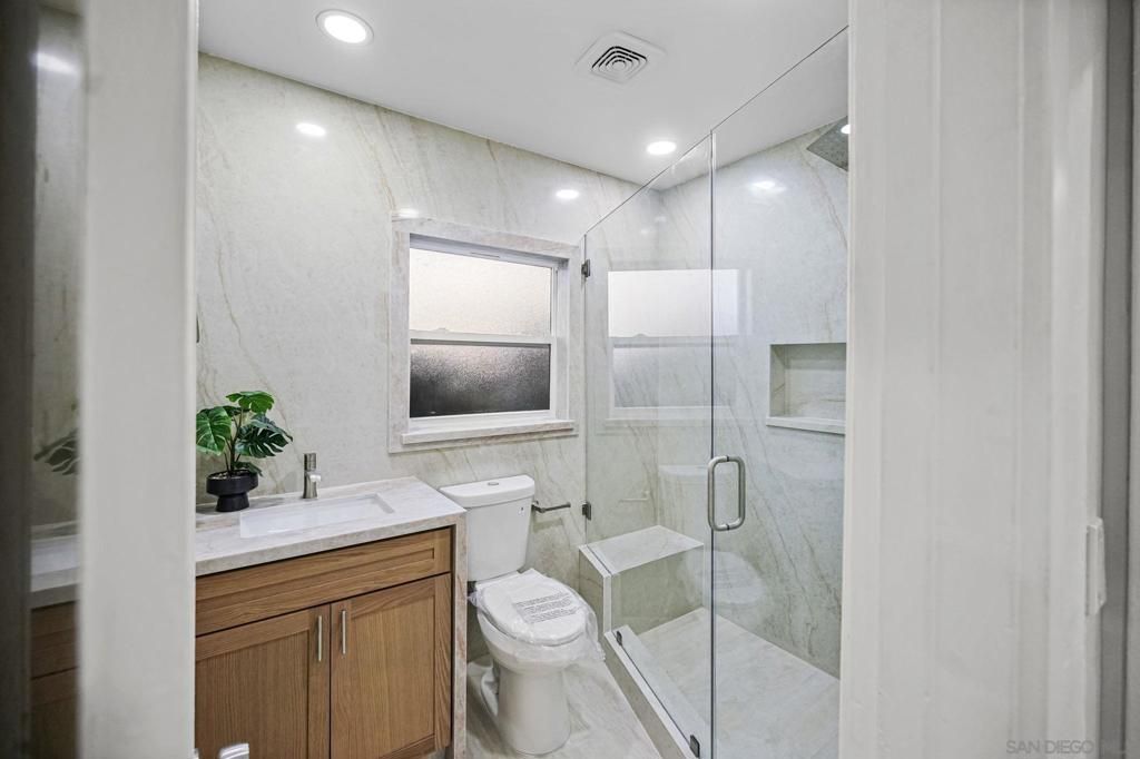 Image 41 of property listing at 9465 Emerald Grove Ave, Lakeside, CA 92040