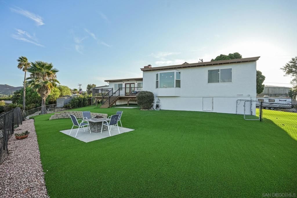 Image 6 of property listing at 9465 Emerald Grove Ave, Lakeside, CA 92040