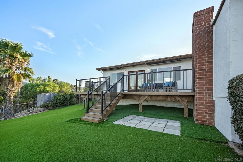Image 8 of property listing at 9465 Emerald Grove Ave, Lakeside, CA 92040