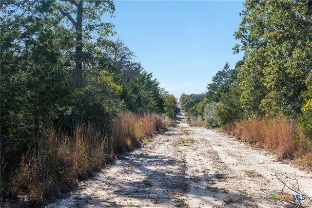 555 Altamira Lane, Dale, TX 78616