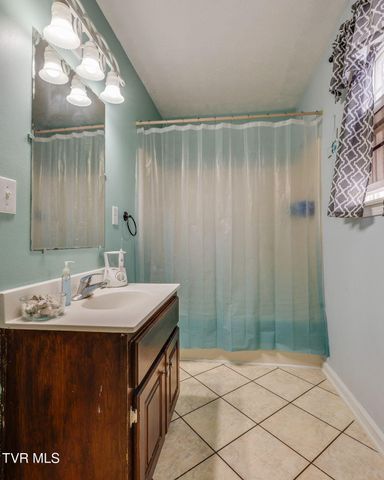 1214 Independence Avenue, Mount Carmel, TN 37645