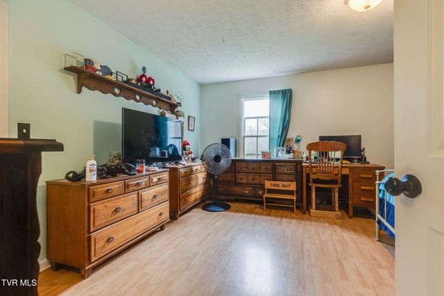 1214 Independence Avenue, Mount Carmel, TN 37645