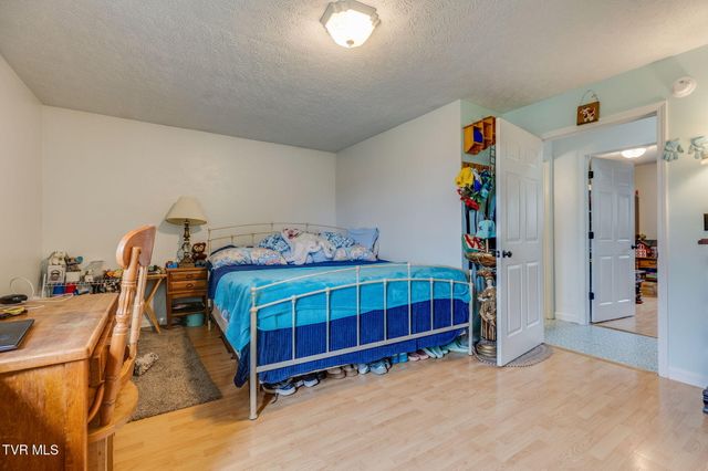 1214 Independence Avenue, Mount Carmel, TN 37645